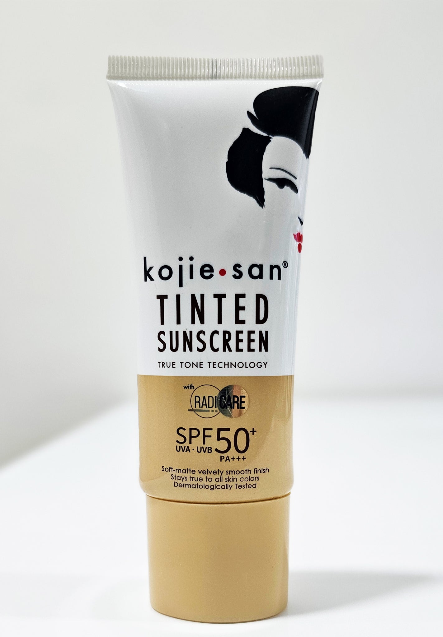 Crème solaire teintée ''SPF50+ PA+++''